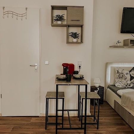 Unser Sonniges Apartment Mit Wlan, Netflix, Xbox Magdeburgo Exterior foto